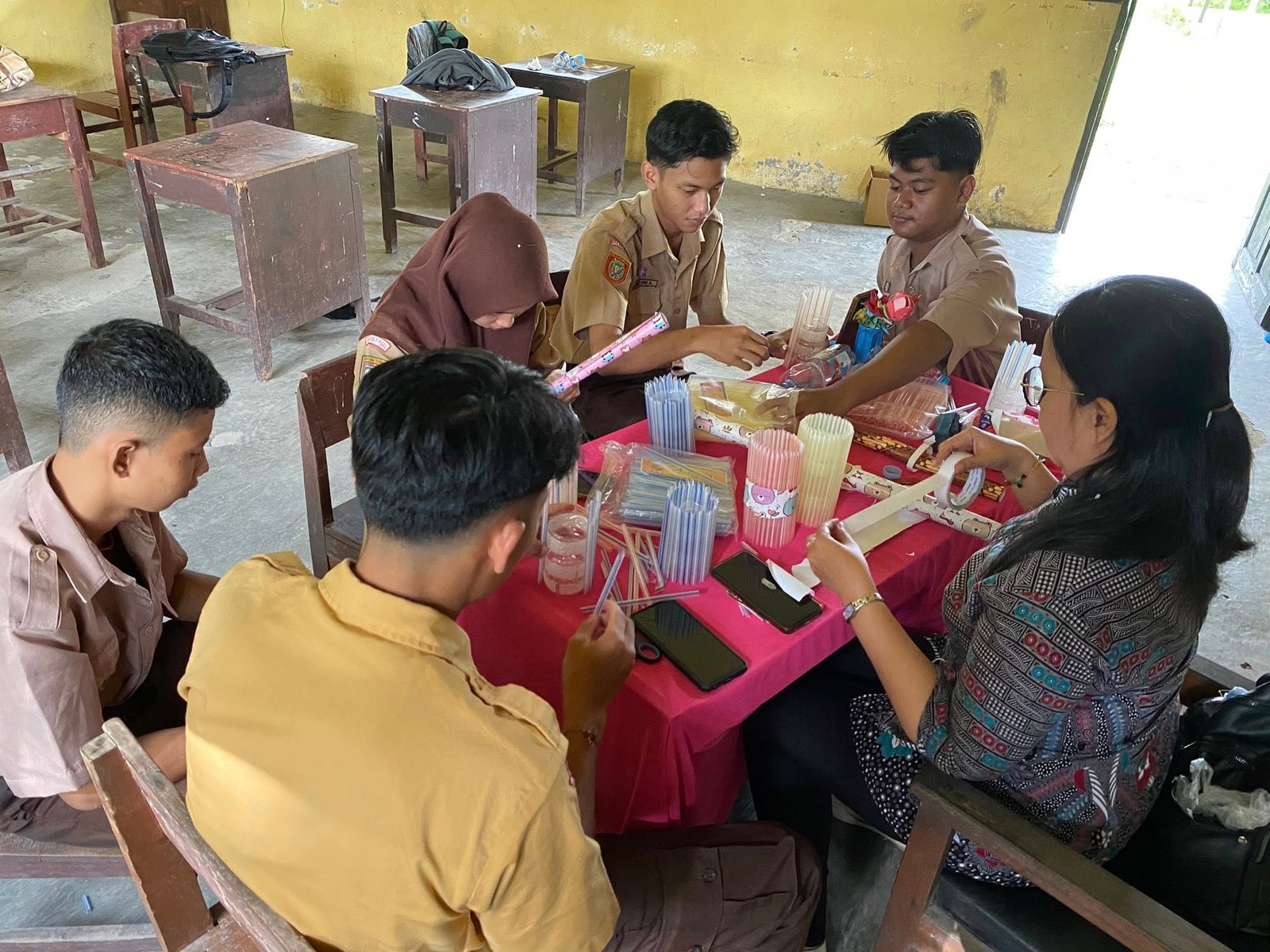 KEGIATAN SISWA PADA MAPEL PRAKARYA